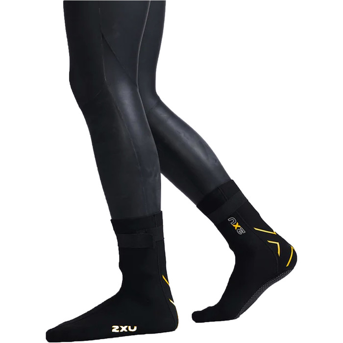 2024 2XU Propel Neopren-Schwimmstiefel UW7023e - Black / Ambition